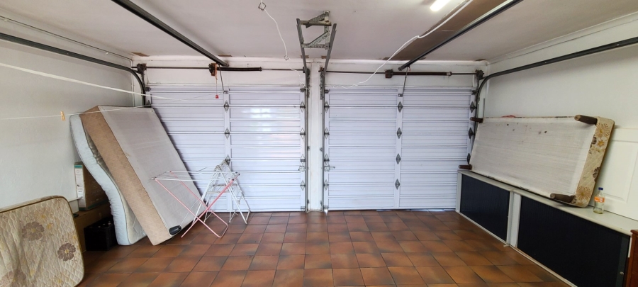 3 Bedroom Property for Sale in Cravenby Western Cape